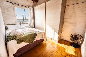 Casa com Piscina, 4 quartos, a 12km da Praia do Rosa e a 4km da Barra da Ibiraquera