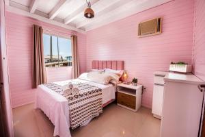 Casa com Piscina, 4 quartos, a 12km da Praia do Rosa e a 4km da Barra da Ibiraquera