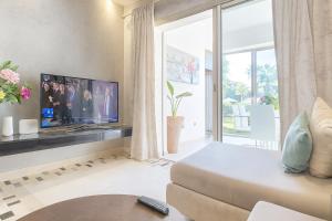 Luxury Golf Aparts Pool View