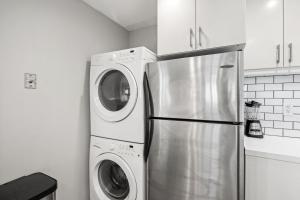 Modern 1BR • Steps to Venice Beach