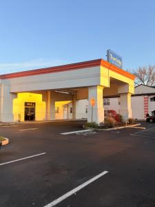 Travelodge by Wyndham Bellmawr