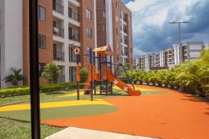 Beautiful view and pool, minutes from Cali