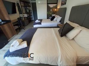 Epic Suite 312 Deluxe Airport