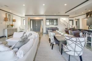 Private Pool and Slip Luxury Lake Hamilton Home!