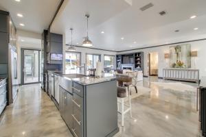 Private Pool and Slip Luxury Lake Hamilton Home!