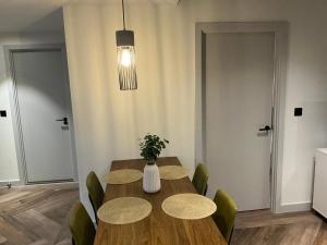 Modern 2BR Apartment in Piccadilly