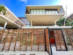 Gated 2BR apartment with rooftop pool