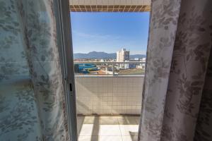 Apto com Garagem a 240m da Praia em Vila Mirim