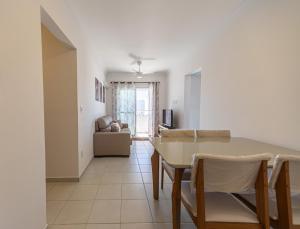 Apto com Garagem a 240m da Praia em Vila Mirim