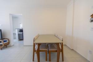 Apto com Garagem a 240m da Praia em Vila Mirim