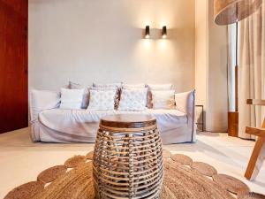 Gated 2BR apartment with rooftop pool