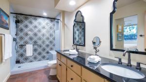 1 blck to Free GondolaSki Access Heart of Downtown River Edge A by AvantStay