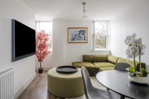 Luxurious 2 Bed Apartment with Free Parking, Sky Sports & Netflix, Chelmsford City