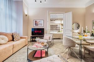 Luxe 3BED 3BATH Steps to New York Café & Szimpla Kert