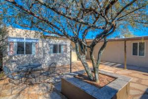 Appealing Quiet and Private Modern 2 Bedroom