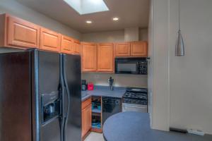 Appealing Quiet and Private Modern 2 Bedroom