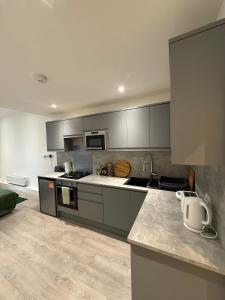 Modern Open-Plan Apartment - Leytonstone Station