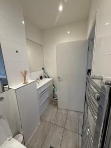 Modern Open-Plan Apartment - Leytonstone Station
