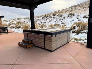 Private Family Home with Hot Tub