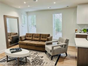 Hollywood Living 3 to 5 BR Townhomes with Free Parking