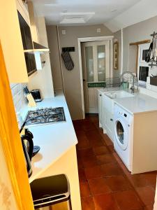 Pretty in Pink - delightful, cosy chichester house