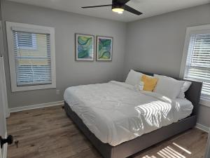 The Silver Villa - 2 King Beds Minutes from Downto