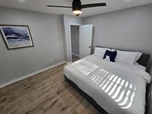 The Silver Villa - 2 King Beds Minutes from Downto