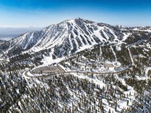 NEW Cityside Stay 3BR Family Retreat Near DT with Patio