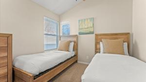 NEW Cityside Stay 3BR Family Retreat Near DT with Patio