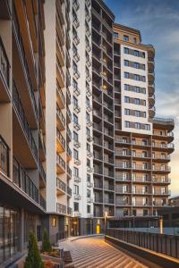 Уютная студия с балконом и панорамным видом на город, ЖК Милос, 7я Фонтана