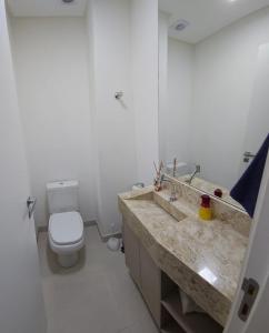 Apto 3 quartos 3 garagens prox ao Russi Meia Praia