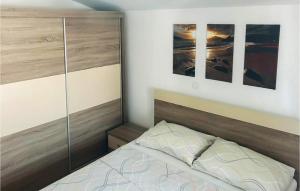 1 Bedroom Gorgeous Apartment In Vrsi