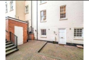 Two bed town house in Royal Leamington Spa