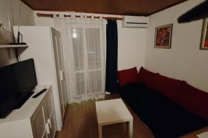 Apartments and rooms with parking space Banjol, Rab - 24964