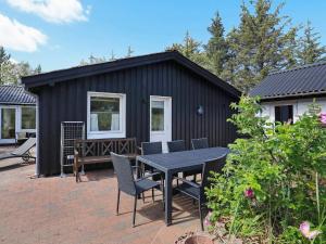 6 person holiday home in Ålbæk