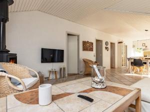 6 person holiday home in Ålbæk