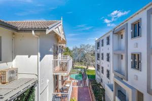 Shoreline Apartments - Unit 4b
