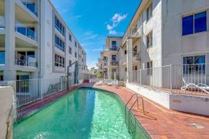 Shoreline Apartments - Unit 4b
