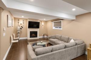 Executive 2BR Lower Suite Private & Spacious Close to USA Border