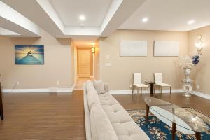Executive 2BR Lower Suite Private & Spacious Close to USA Border