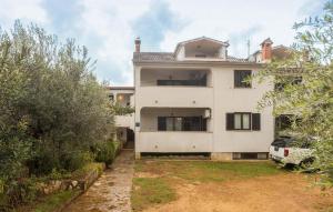 Amazing Apartment In Porec With Wifi