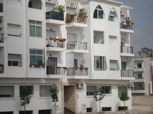 Apparemment lumineux et bien situé