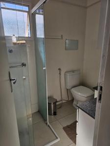 Apto bem localizado há 1 quadra do mar