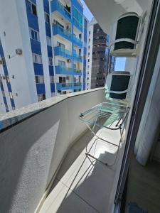 Apto bem localizado há 1 quadra do mar