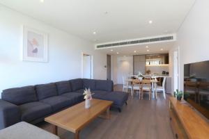 Unbeatable Darling Harbour 3BR Apt