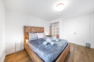 Art Deco Gem Steps to Beach