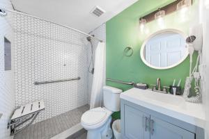 Art Deco Gem Steps to Beach