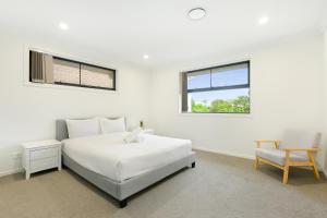 Kellyville Spacious Modern House Park&Lake