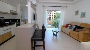 1071 - Apartamento com 2 Suítes na Praia de Bombinhas,