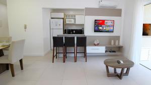 1071 - Apartamento com 2 Suítes na Praia de Bombinhas,